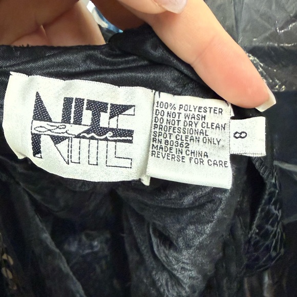 Elegant Black Sequin Halter Dress - Picture 4 of 4